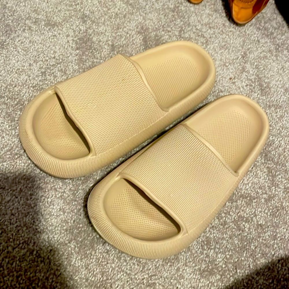 Barely worn. Size 8: Fits like a 7.5.